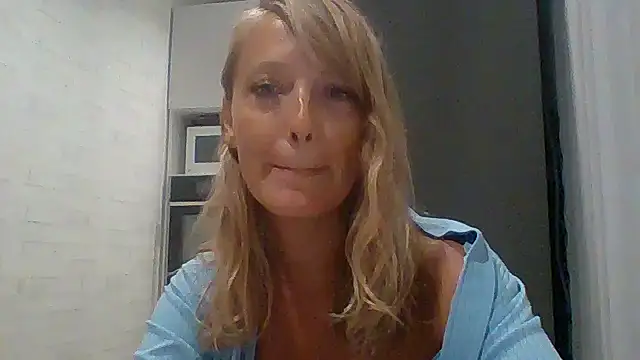 Snapshot of Vexxaa chatting on 6, 10, 2025 Vexxaa online show from 6, 10, 2025