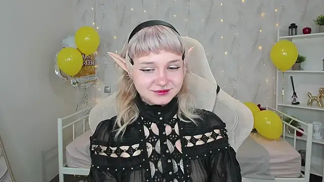 Snapshot of Tori_Cutie chatting on 4, 10, 2025 Tori Cutie online show from 4, 10, 2025