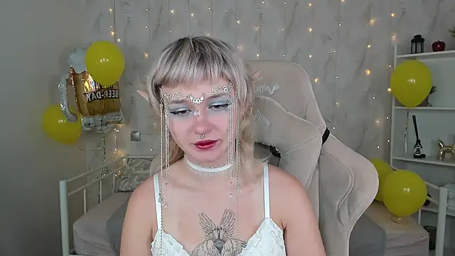 Snapshot of Tori_Cutie chatting on 5, 10, 2025 Tori Cutie online show from 5, 10, 2025