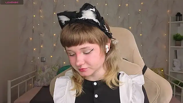 Tori Cutie online show from 4, 6, 2026