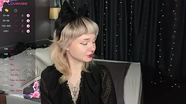 Snapshot of Tori_Cutie chatting on 28, 11, 2025 Tori Cutie online show from 28, 11, 2025