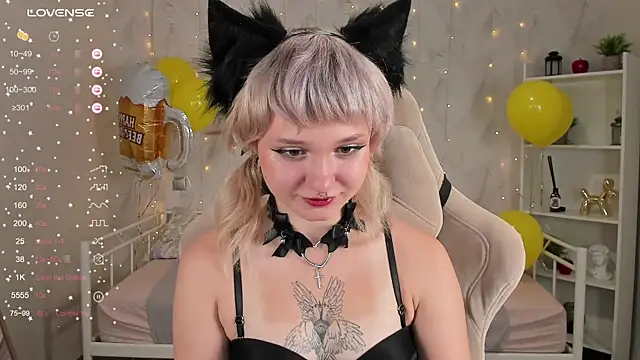 Snapshot of Tori_Cutie chatting on 1, 10, 2025 Tori Cutie online show from 1, 10, 2025