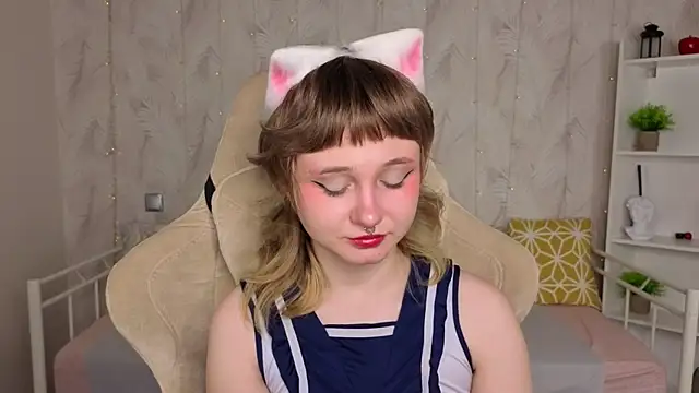 Tori Cutie online show from 28, 4, 2026