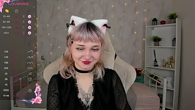 Snapshot of Tori_Cutie chatting on 16, 10, 2025 Tori Cutie online show from 16, 10, 2025