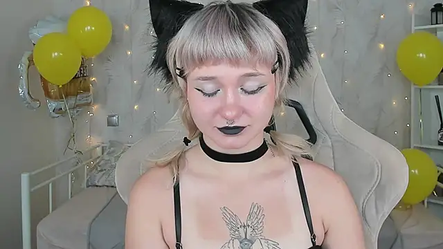 Snapshot of Tori_Cutie chatting on 3, 10, 2025 Tori Cutie online show from 3, 10, 2025