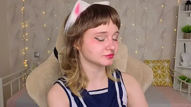 Tori Cutie online show from 28, 4, 2026