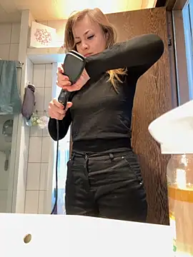 Snapshot of IsabellaEtha chatting on 12, 9, 2025 IsabellaEtha online show from 12, 9, 2025