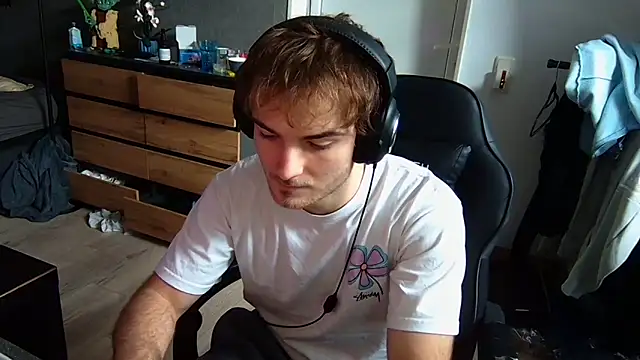 Snapshot of Rudi2007Eye chatting on 10, 2, 2026 Rudi2007Eye online show from 10, 2, 2026