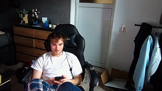 Snapshot of Rudi2007Eye chatting on 12, 2, 2026 Rudi2007Eye online show from 12, 2, 2026