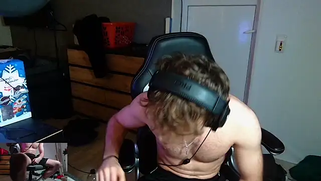 Snapshot of Rudi2007Eye chatting on 13, 12, 2025 Rudi2007Eye online show from 13, 12, 2025