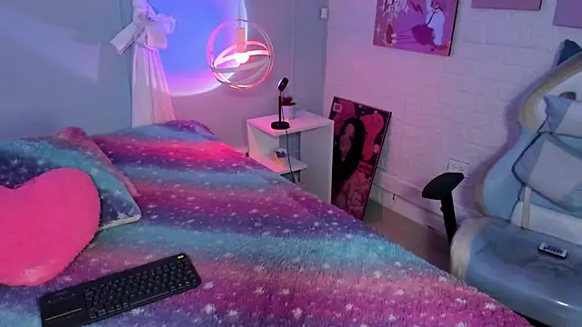 Hannahpage online show from 4, 11, 2025