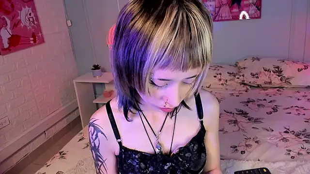 Hannahpage online show from 5, 12, 2025