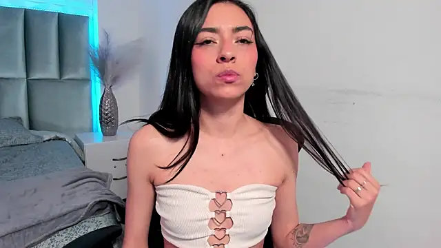 canelleGarces online show from 25, 9, 2025