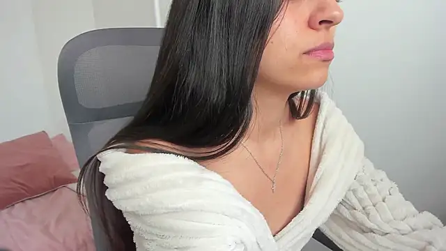 Snapshot of canelleGarces chatting on 4, 7, 2026 canelleGarces online show from 4, 7, 2026