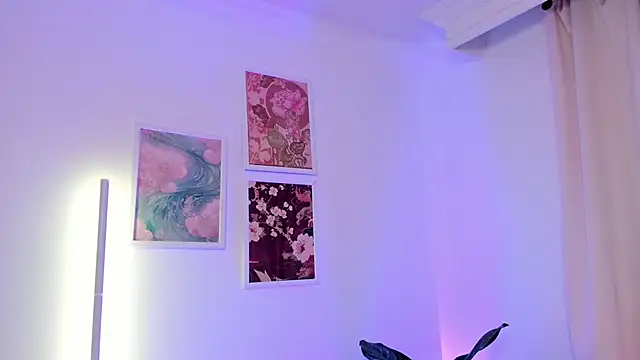 canelleGarces online show from 2, 12, 2025