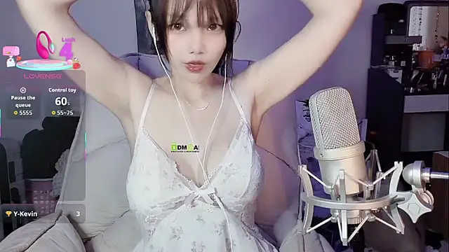 twlilybae online show from 20, 3, 2026