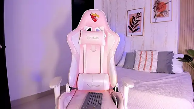 Ayleen Dunkan online show from 6, 11, 2025