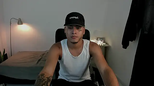 Snapshot of crow_black00 chatting on 5, 10, 2025 crow black00 online show from 5, 10, 2025