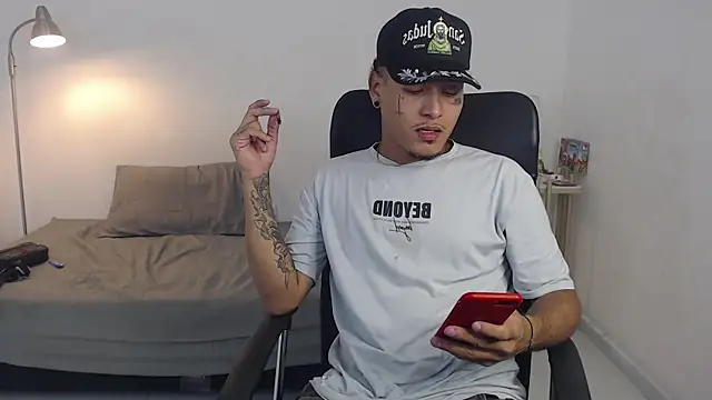 Snapshot of crow_black00 chatting on 24, 9, 2025 crow black00 online show from 24, 9, 2025