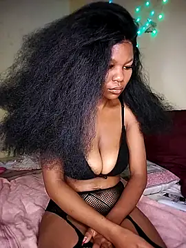 Seductive Yellow Titties online show from 26, 2, 2026