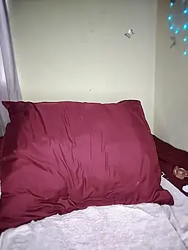 Seductive Yellow Titties online show from 18, 3, 2026