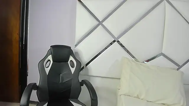 KikaDuque online show from 10, 4, 2026