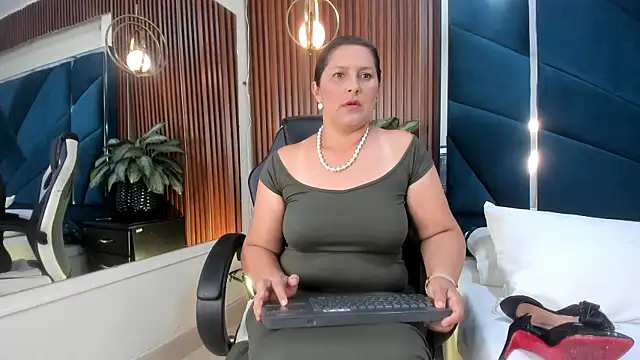 KikaDuque online show from 26, 10, 2025