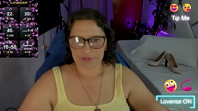 KikaDuque online show from 4, 12, 2025