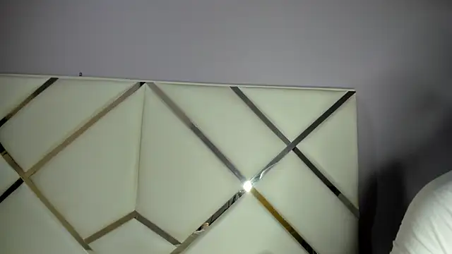 KikaDuque online show from 6, 4, 2026