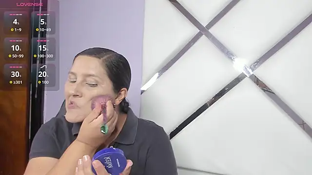 KikaDuque online show from 8, 6, 2026