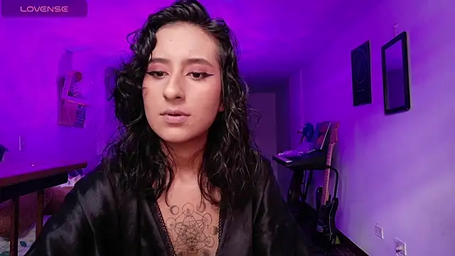 Snapshot of atenea_dragon__ chatting on 3, 12, 2025 atenea dragon online show from 3, 12, 2025