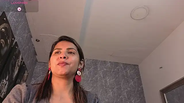 scarletbaker  online show from 28, 9, 2025