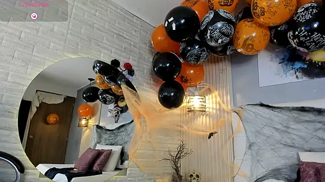 scarletbaker  online show from 23, 10, 2025