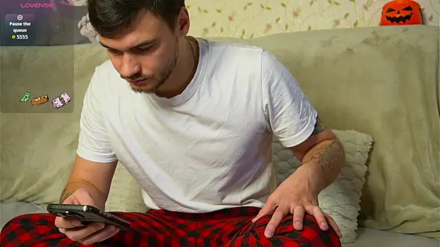 Snapshot of johnstoneisland chatting on 14, 10, 2025 johnstoneisland online show from 14, 10, 2025