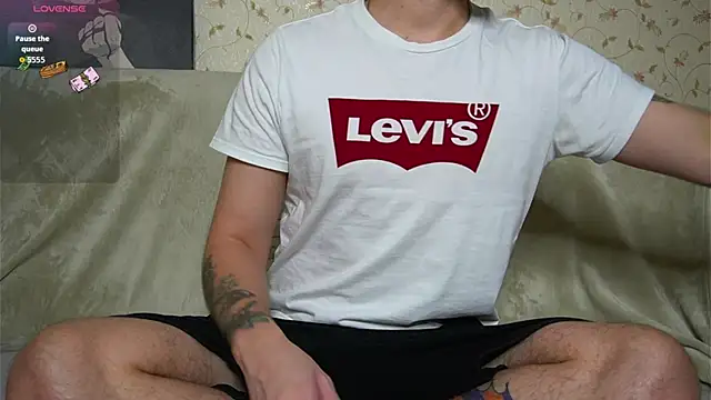 Snapshot of johnstoneisland chatting on 1, 12, 2025 johnstoneisland online show from 1, 12, 2025