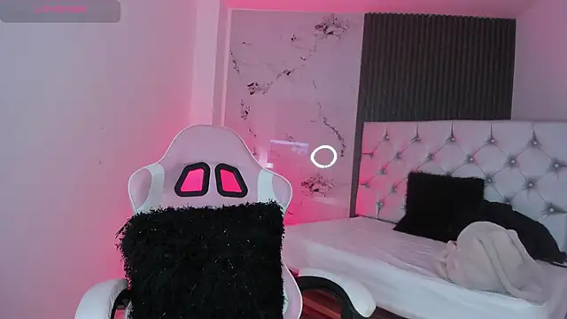 chloesagee online show from 3, 10, 2025