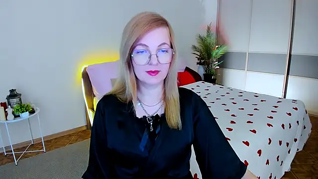 Snapshot of YourUniverser chatting on 15, 6, 2026 YourUniverser online show from 15, 6, 2026