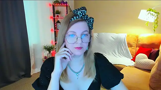 YourUniverser online show from 3, 5, 2026