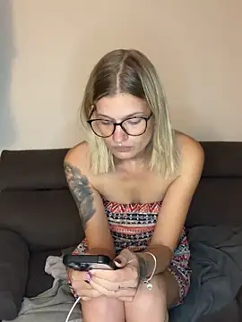 Snapshot of Lesamantssexy chatting on 11, 10, 2025 Lesamantssexy online show from 11, 10, 2025