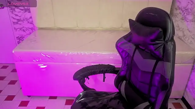 Snapshot of Luna_Star_v chatting on 30, 11, 2025 Luna Star v online show from 30, 11, 2025