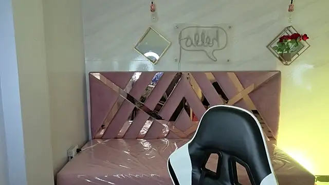 Snapshot of Luna_Star_v chatting on 20, 11, 2025 Luna Star v online show from 20, 11, 2025