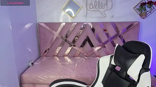 Snapshot of Luna_Star_v chatting on 21, 11, 2025 Luna Star v online show from 21, 11, 2025