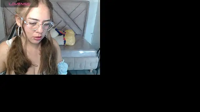 Snapshot of Luna_Star_v chatting on 12, 11, 2025 Luna Star v online show from 12, 11, 2025