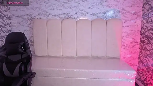 Snapshot of Luna_Star_v chatting on 14, 10, 2025 Luna Star v online show from 14, 10, 2025