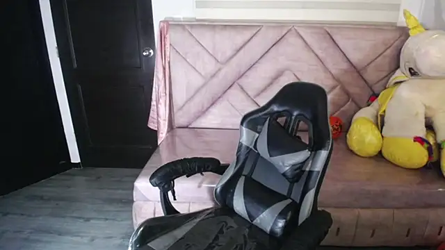 Snapshot of Luna_Star_v chatting on 22, 10, 2025 Luna Star v online show from 22, 10, 2025