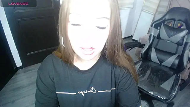 Snapshot of Luna_Star_v chatting on 10, 9, 2025 Luna Star v online show from 10, 9, 2025