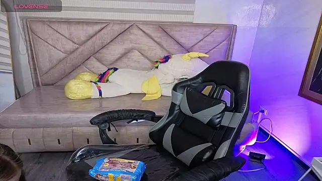 Snapshot of Luna_Star_v chatting on 6, 11, 2025 Luna Star v online show from 6, 11, 2025