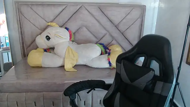 Snapshot of Luna_Star_v chatting on 13, 11, 2025 Luna Star v online show from 13, 11, 2025