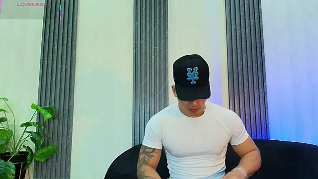 Snapshot of Draven_Marceaux chatting on 8, 7, 2026 Draven Marceaux online show from 8, 7, 2026