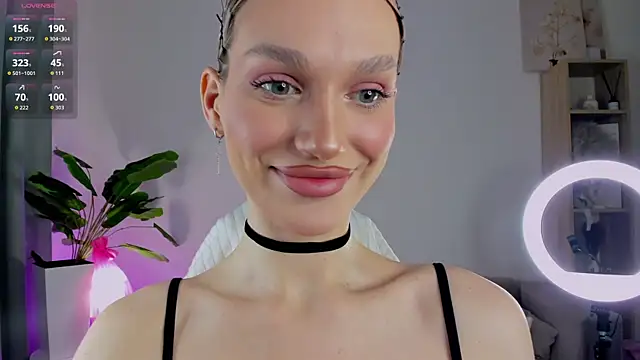 Ice Strawberry online show from 8, 4, 2026